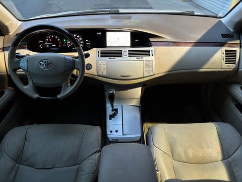 Used 2010 Toyota Avalon Limited image 14