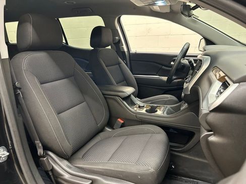 Used 2023 GMC Acadia SLE w/ Driver Convenience Package FWD image 12