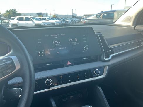Used 2025 Kia Sportage LX FWD image 17