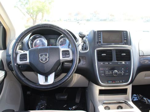 Used 2011 Dodge Grand Caravan Crew image 19