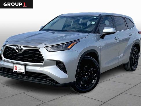 Used 2022 Toyota Highlander L image 1