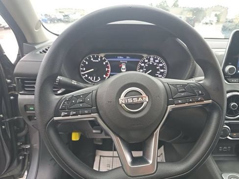 Used 2025 Nissan Sentra SV FWD image 21