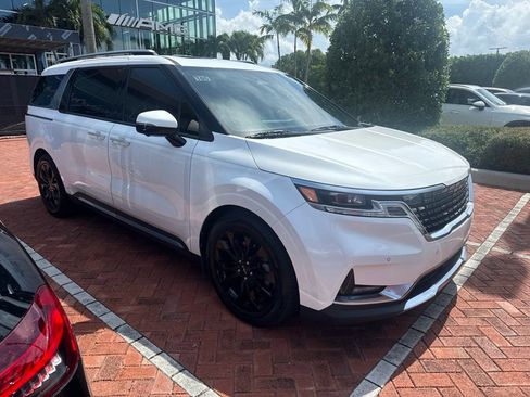 Used 2022 Kia Carnival SX Prestige FWD image 1