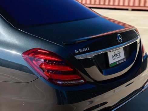 Used 2019 Mercedes-Benz S 560 Sedan image 32