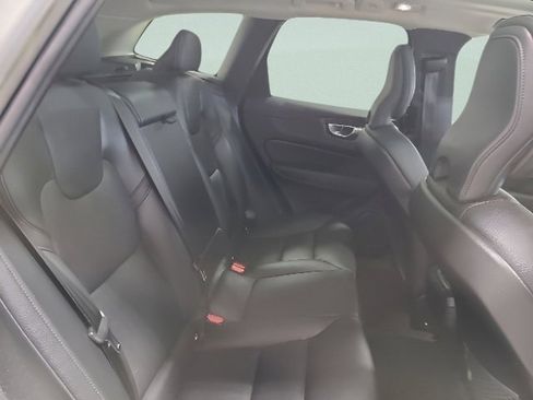 Used 2023 Volvo XC60 B5 Plus AWD/4WD image 17