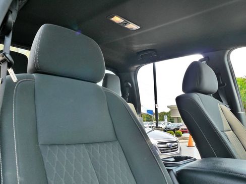 Used 2019 Nissan Titan SV w/ SV Convenience Package AWD/4WD image 13