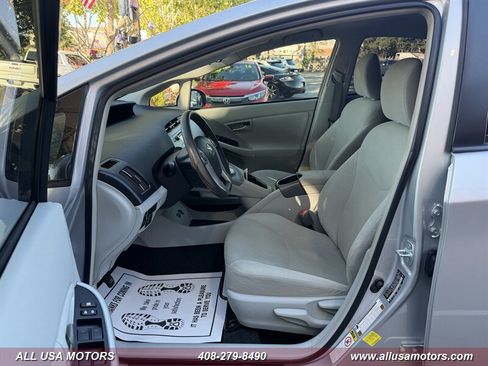 Used 2015 Toyota Prius Two FWD image 19