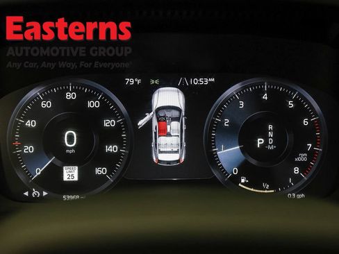 Used 2021 Volvo XC40 T4 Momentum FWD image 16