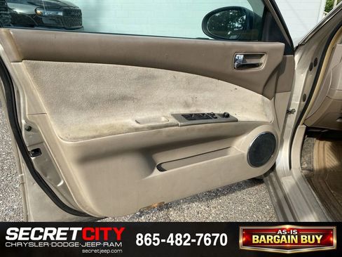 Used 2005 Nissan Altima 2.5 S w/ (S02) Side Airbags Pkg FWD image 13