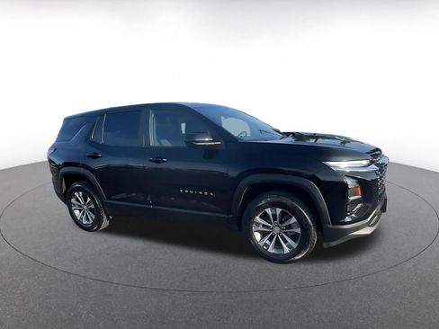 Used 2025 Chevrolet Equinox LT image 2