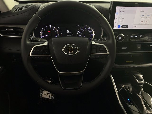 Used 2023 Toyota Highlander XLE FWD image 21