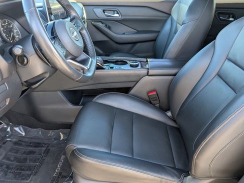 Used 2023 Nissan Rogue SL image 12