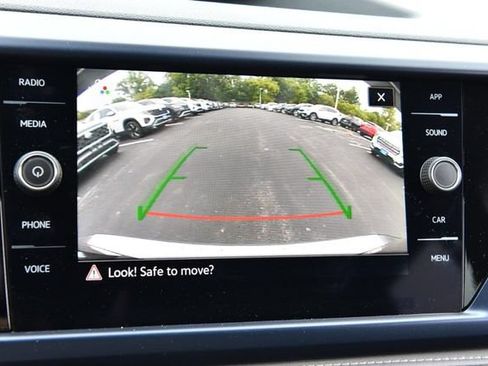 Used 2024 Volkswagen Taos SE w/ MDO Package FWD image 13