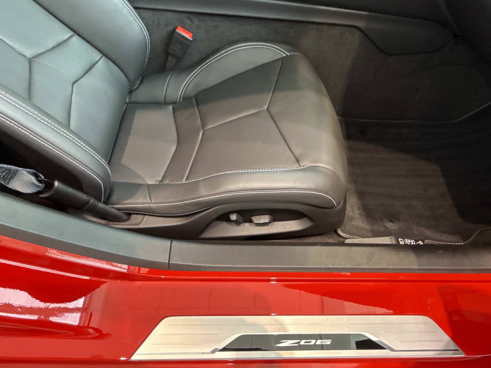 Used 2025 Chevrolet Corvette Z06 RWD image 13