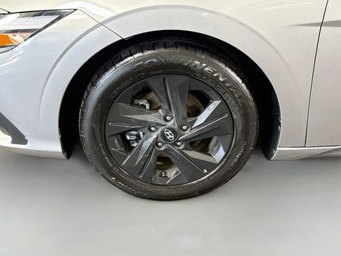 Used 2025 Hyundai Elantra SE FWD image 37