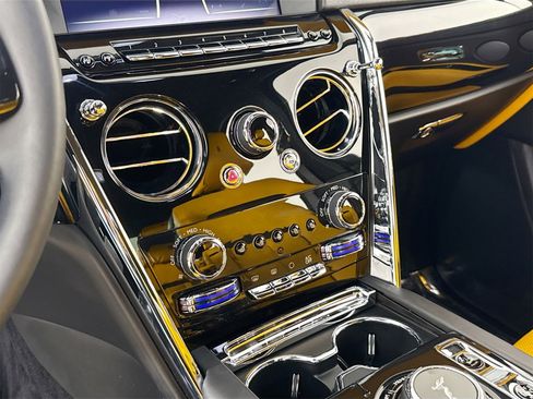 Used 2023 Rolls-Royce Cullinan image 12