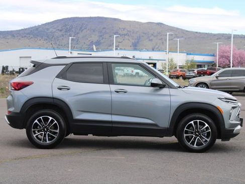 Used 2024 Chevrolet TrailBlazer LT w/ LT Cold Weather Package image 7