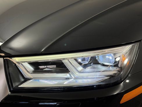 Used 2019 Audi Q5 2.0T Premium Plus w/ Premium Plus Package AWD/4WD image 11
