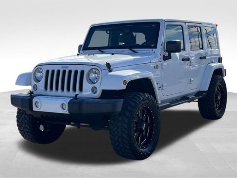 Used 2016 Jeep Wrangler Unlimited Sahara image 3