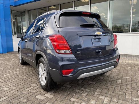 Used 2018 Chevrolet Trax LT w/ LT Convenience Package FWD image 3