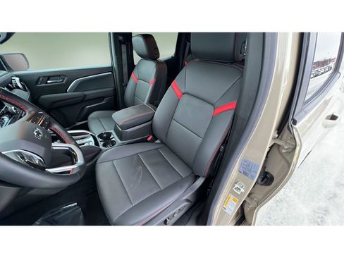 Certified 2024 Chevrolet Colorado Z71 w/ Z71 Convenience Package 2 image 24