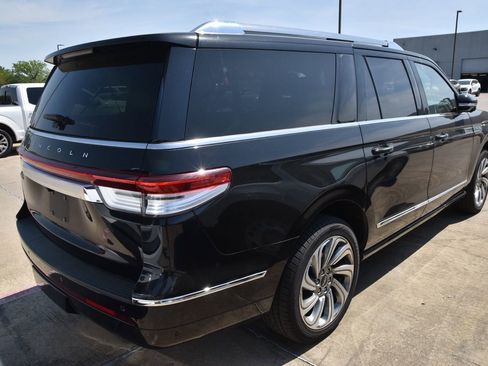 Certified 2024 Lincoln Navigator L 4WD image 5