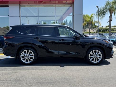Certified 2026 Toyota Highlander Limited AWD/4WD image 4