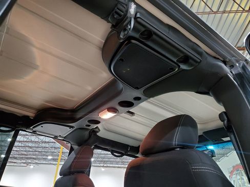 Used 2015 Jeep Wrangler Unlimited Rubicon w/ Connectivity Group image 24