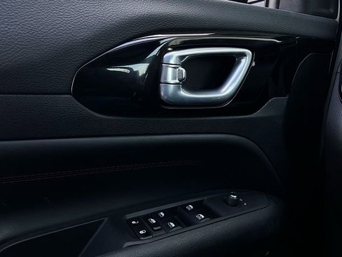 Used 2025 Jeep Compass Trailhawk image 20