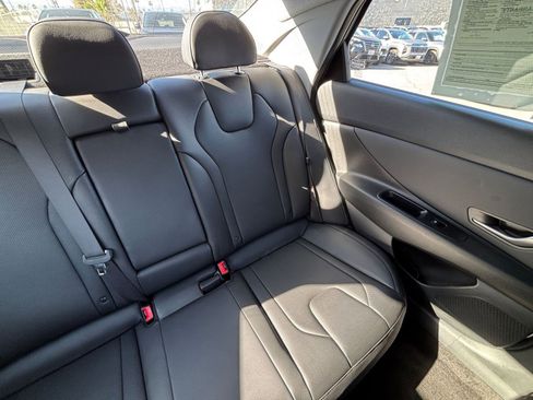 Used 2025 Hyundai Elantra Limited image 41