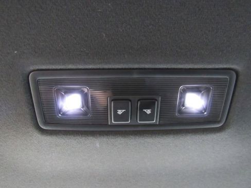 Used 2022 Volkswagen Tiguan SE R-Line image 31