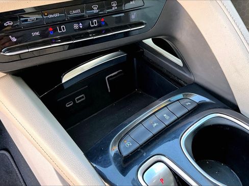 Used 2021 Buick Envision Essence FWD image 23