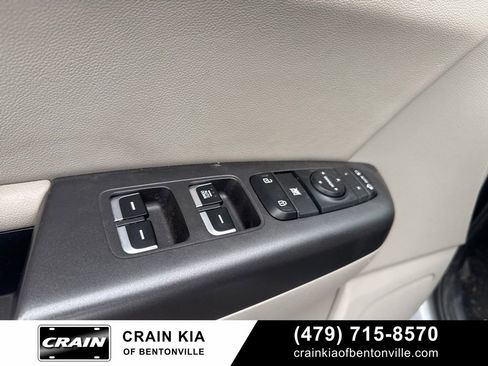 Used 2020 Kia Sportage S image 16
