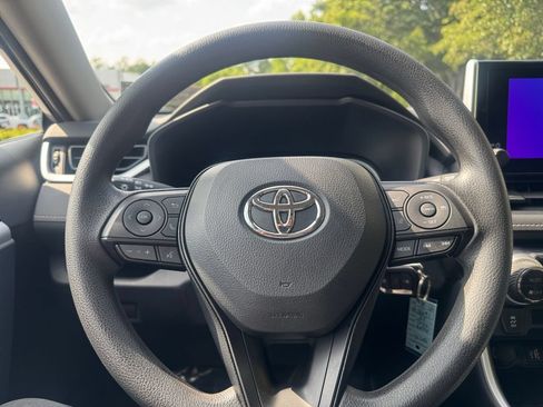 Used 2025 Toyota RAV4 LE AWD/4WD image 30
