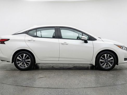 Used 2025 Nissan Versa SV image 11