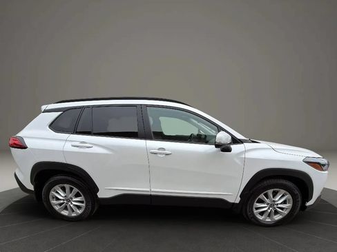 Used 2023 Toyota Corolla Cross LE AWD/4WD image 4