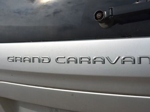 Used 2005 Dodge Grand Caravan SXT FWD image 14