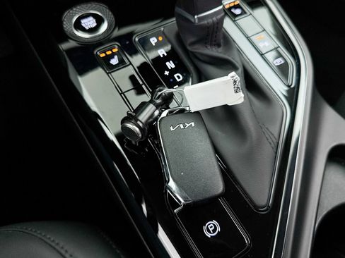 Certified 2025 Kia Niro EX FWD image 38