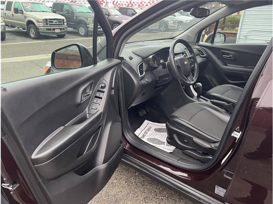 Used 2021 Chevrolet Trax LT AWD/4WD image 11