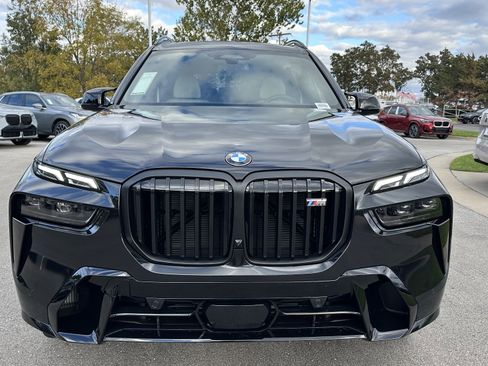 New 2026 BMW X7 M60i image 3
