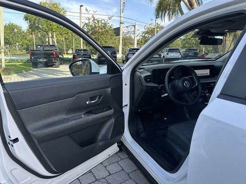 Used 2025 Nissan Kicks SV FWD image 22