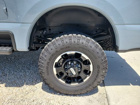 Used 2024 GMC Sierra 1500 AT4 w/ Technology Package AWD/4WD image 7