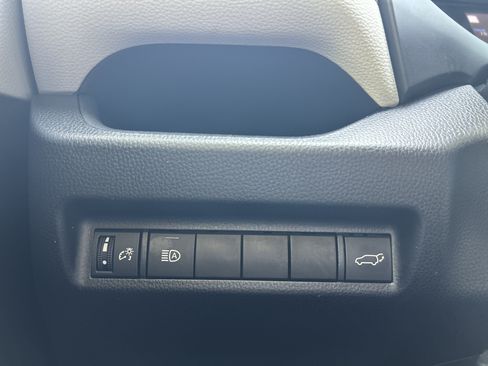 Used 2022 Toyota RAV4 XLE Premium AWD/4WD image 12