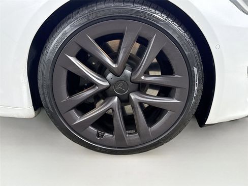 Used 2022 Tesla Model S Plaid image 17