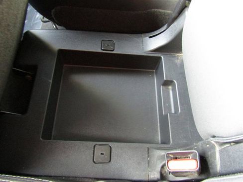 Used 2018 Nissan Titan SV image 19