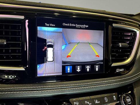 Used 2019 Chrysler Pacifica Limited w/ Advanced Safetytec Group FWD image 14