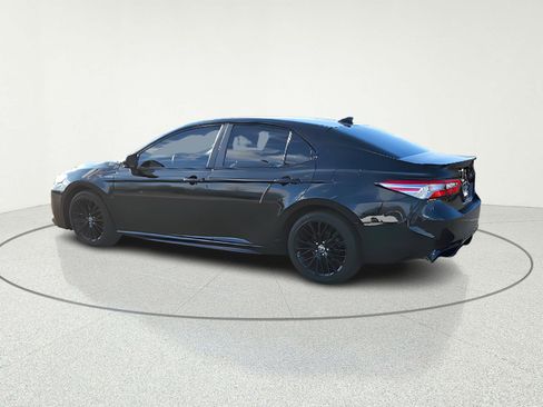 Used 2020 Toyota Camry SE image 4