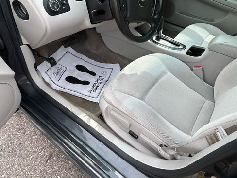 Used 2014 Chevrolet Impala LT w/ LT Sunroof Package FWD image 10