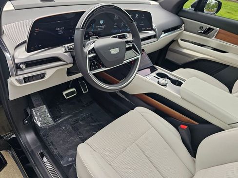 Certified 2026 Cadillac Vistiq Sport AWD/4WD image 22