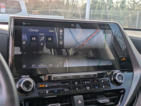 Used 2022 Toyota Highlander Limited image 25